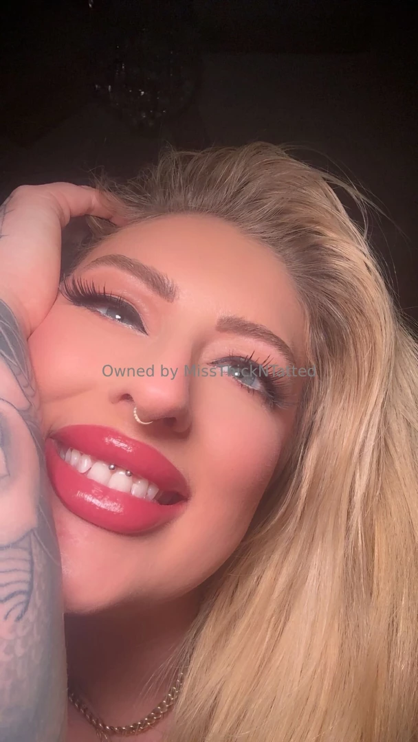 All eyes on me and i don t mind 
