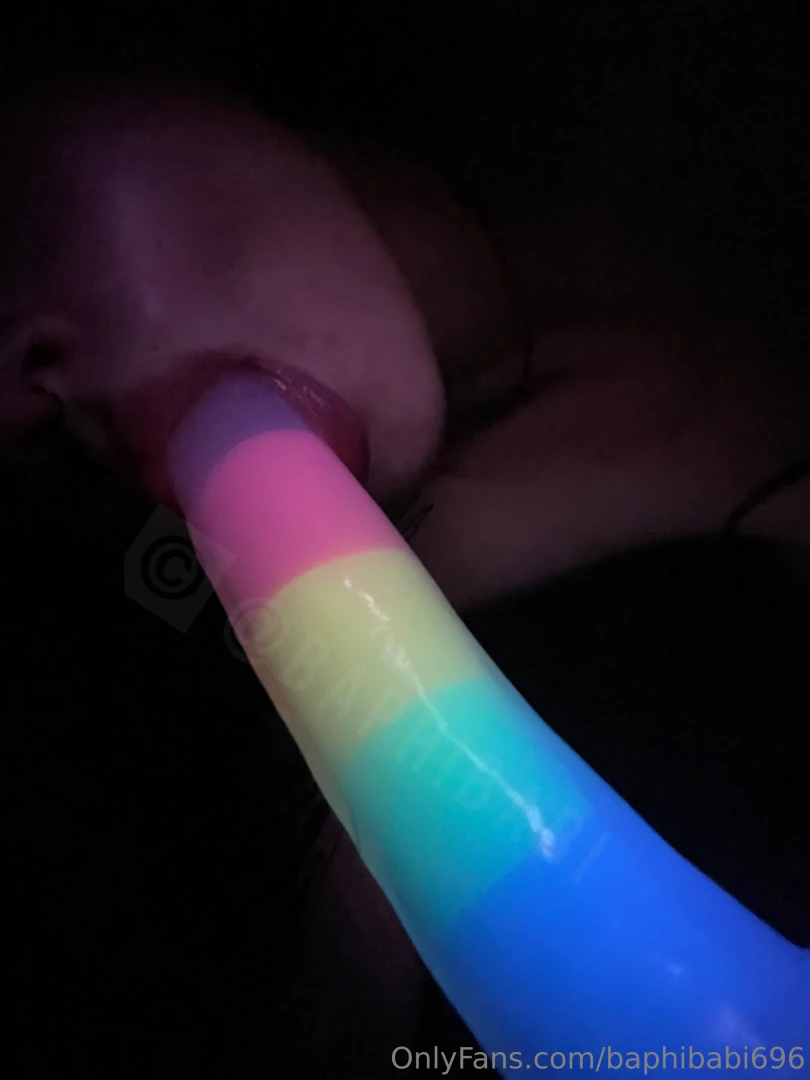 Finally used my glow cock in the dark ngl the last 6 mins is where it 
