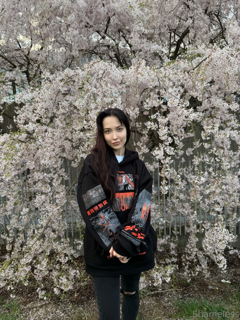 For those who got tired of picturing me dressed hehehe 