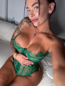 I think green is my new favorite color is it yours