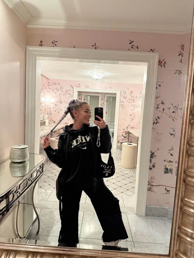 Do i look good with all these clothes on 