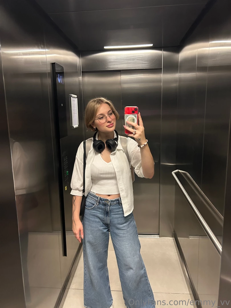 Just me and my reflection in the elevator 