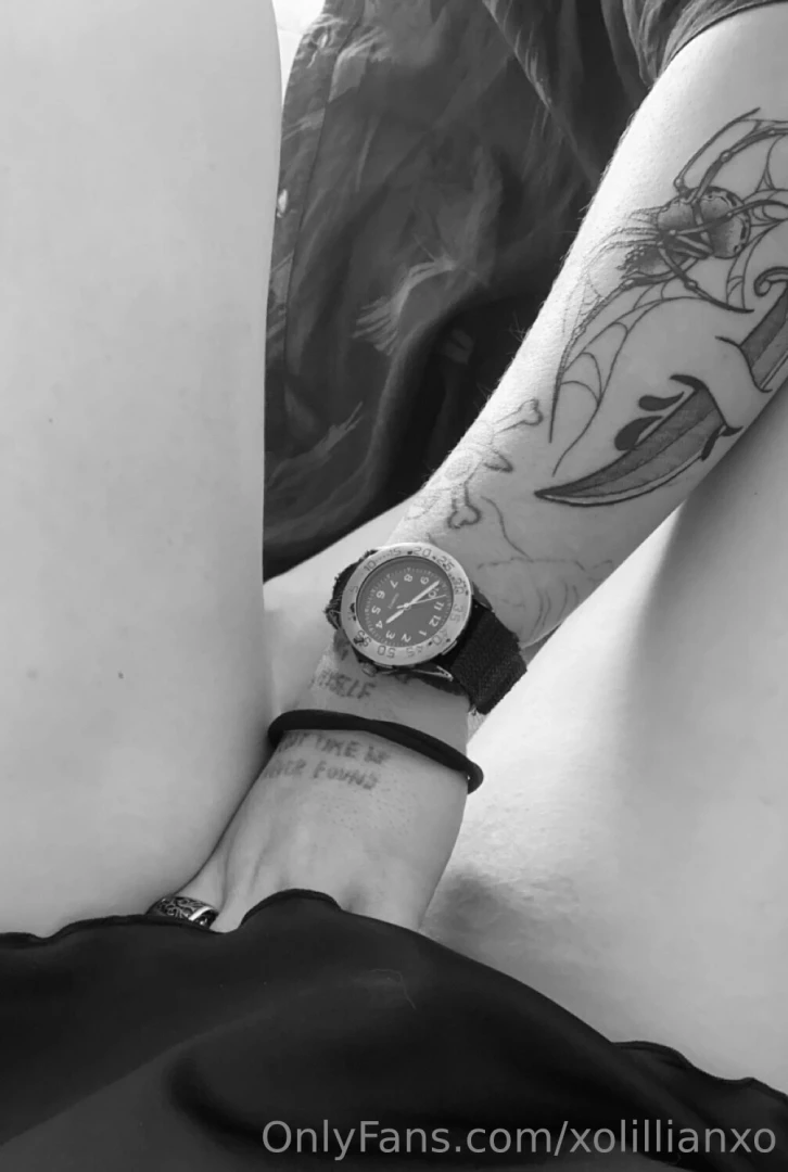 A minute later he ate my pretty pussy 