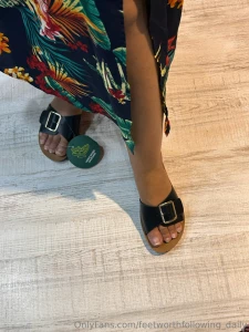 Footboy task - find me a pair of sliders similar to this and send me