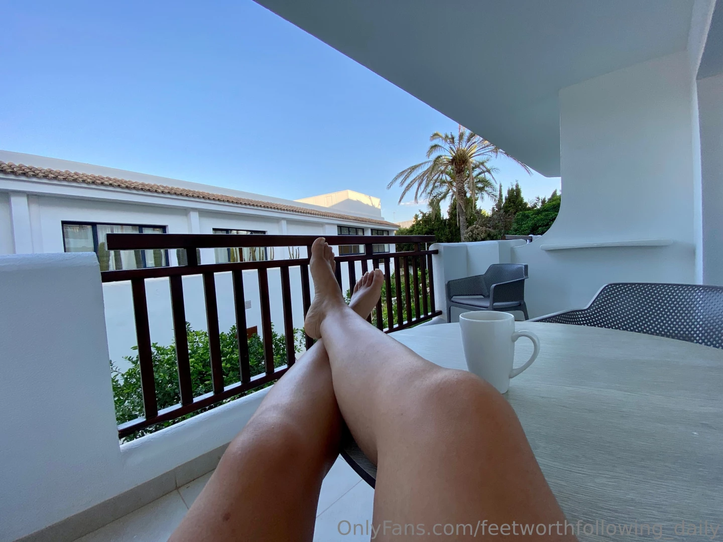 Waking up to my feet must feel amazing 