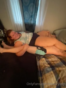 Ankle picking this bitch with my giantess ass