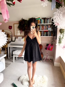Saying goodbye to my festive decorations today swipe to re-dress me part 2