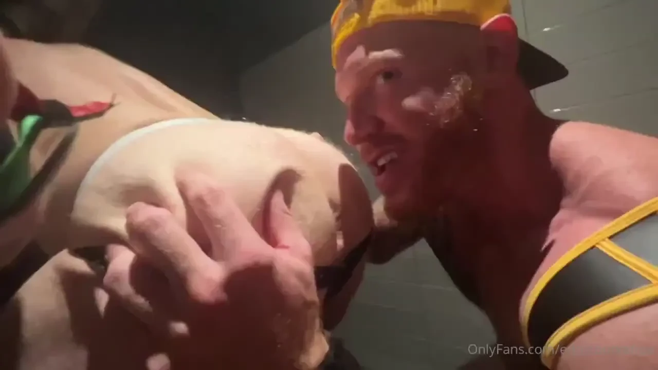 Bathroom break 7-man orgy in the toilets you ever see a bunch of guys 