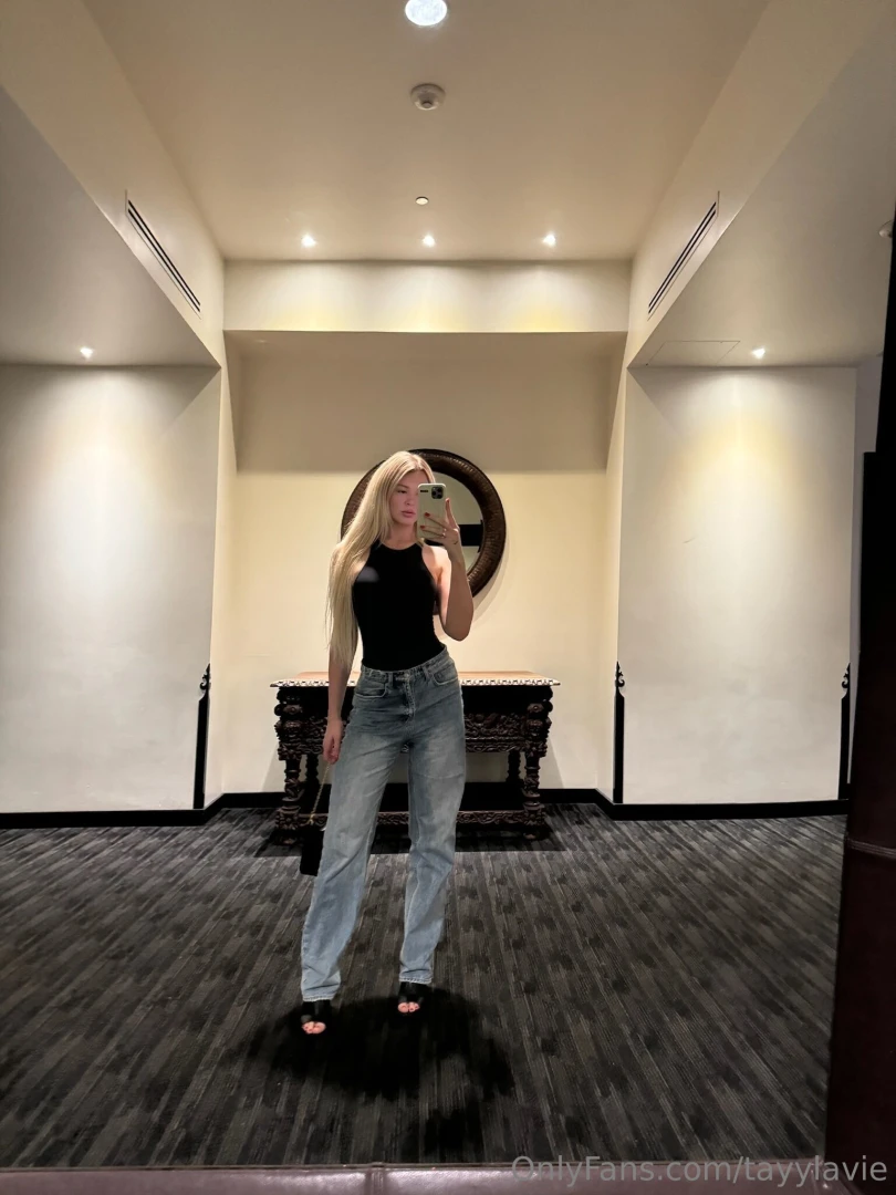 I m feeling lonely wanna come flirt a little 