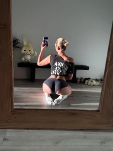 Wanna see me twerk for you baby