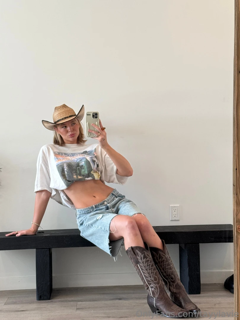 Just caught you staring well i can t blame you actually 