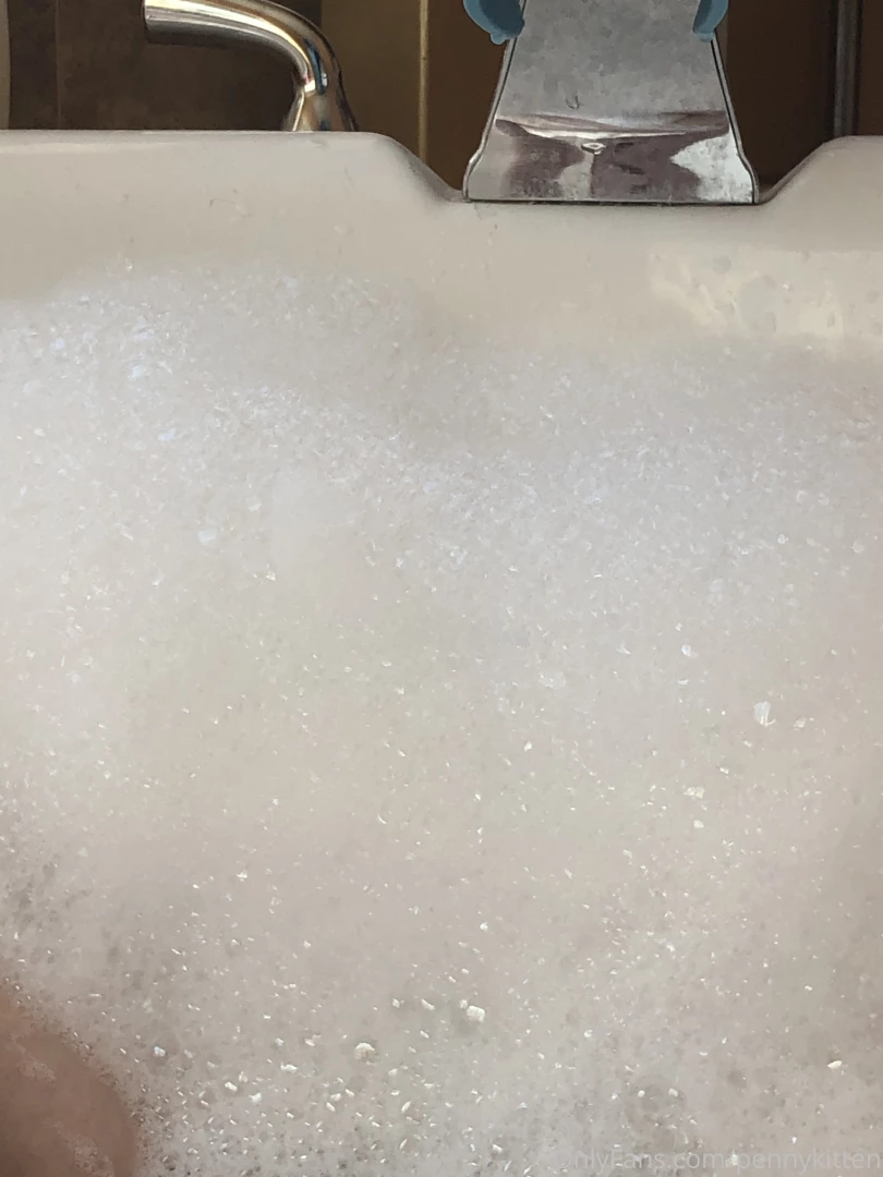 Relaxing bubbles epsom salts and essential oil 