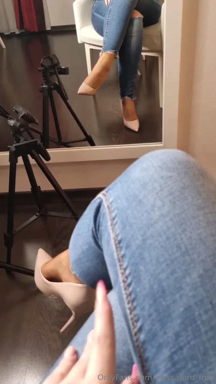 Continue watching on my vip page alyssaford_chill 