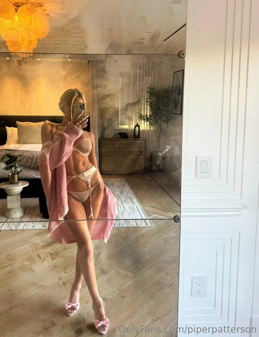 Getting-ready vibes in my favorite lingerie set my fingers wandering 