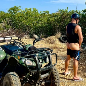 Happy cinco de mayo pit-stop on the trail for a leak