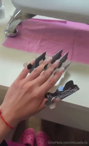 What color do you think i should paint my nails