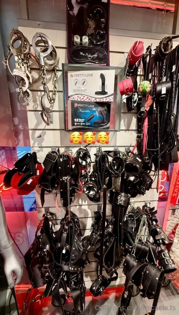 My favorite store mmm what do you think i bought 