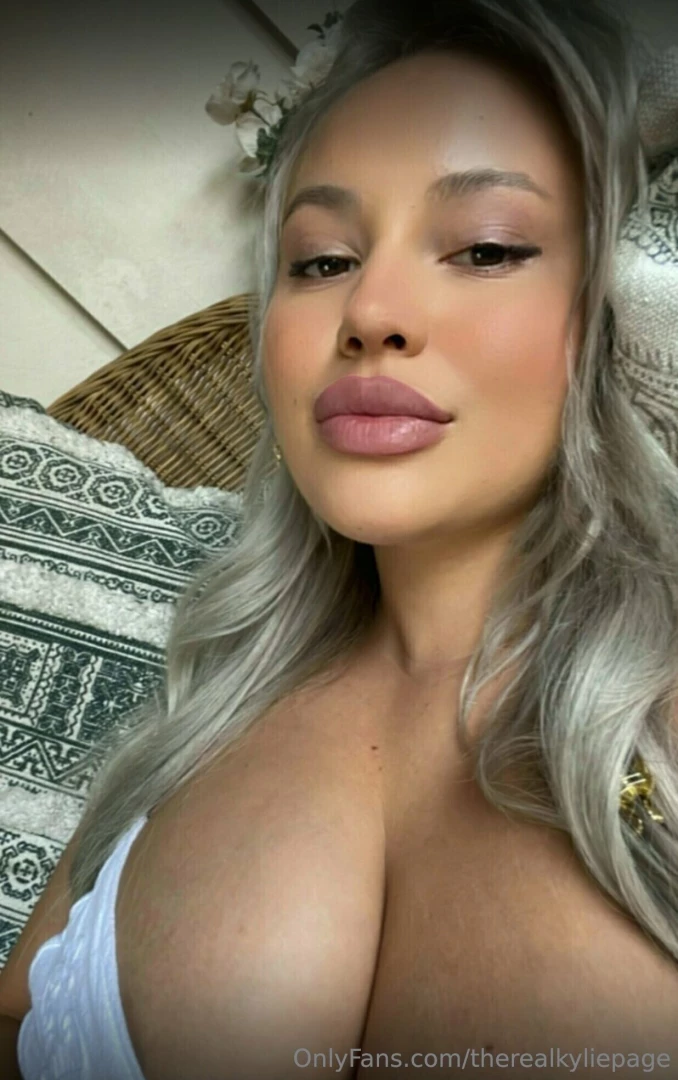 As soon as you send me a dm i ll send you a super freaky bundle that 