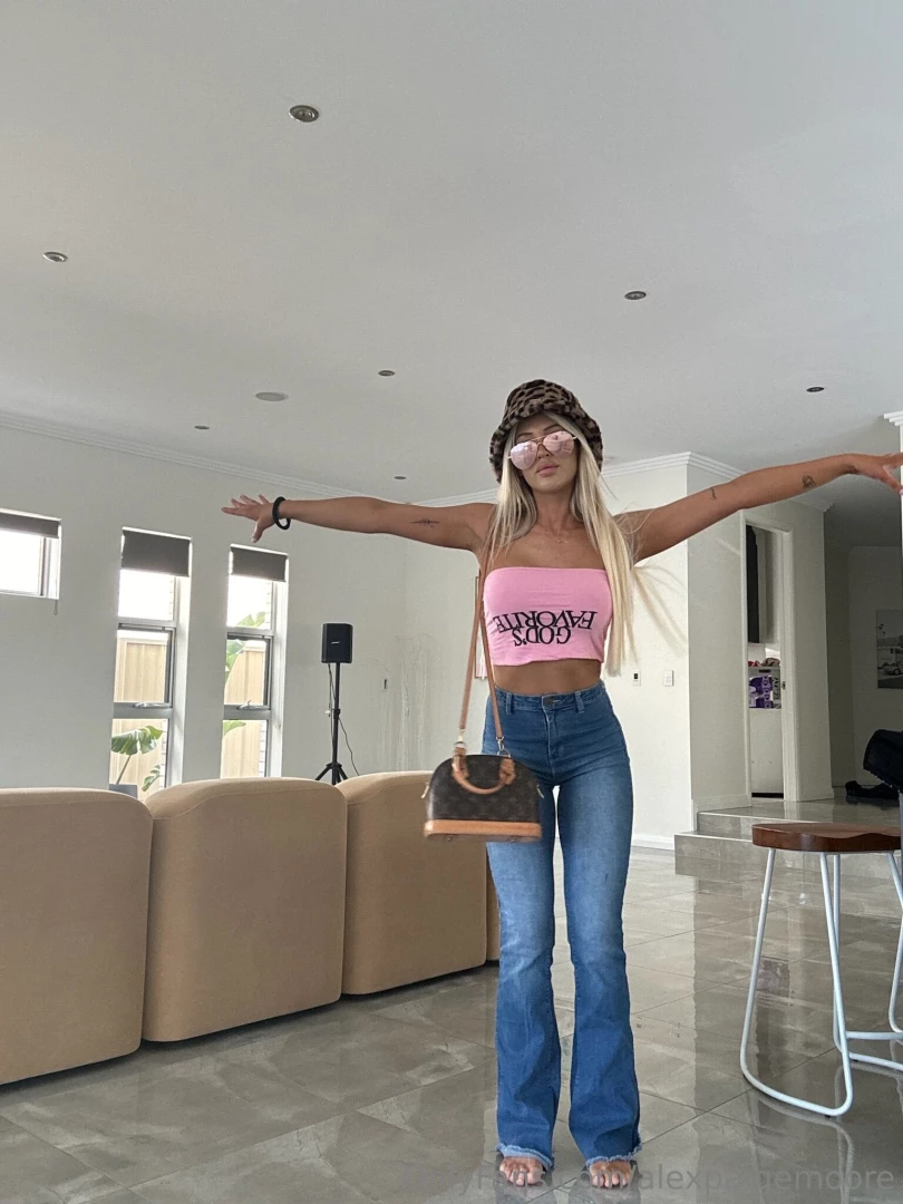 Happy fridayyy swipe 