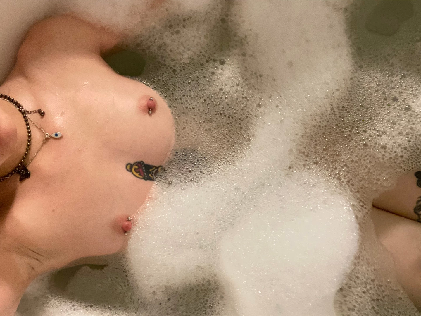 I feel like i never post bath pics 