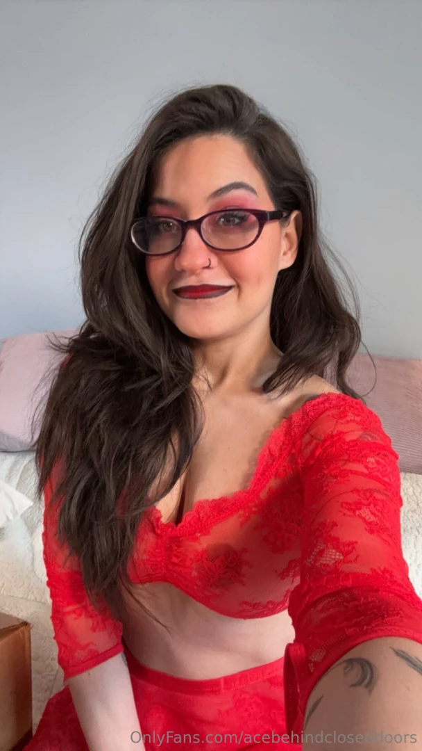 Making an unboxing video of my goodies from bonjibon stay tuned for 