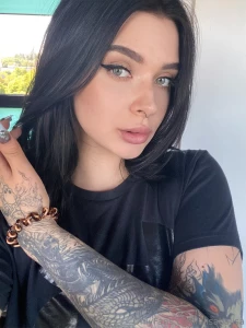 I shine bright even when everything around me is getting darker how do