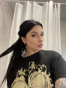 Heeey dear get to know a sweet girl who likes books and games rather