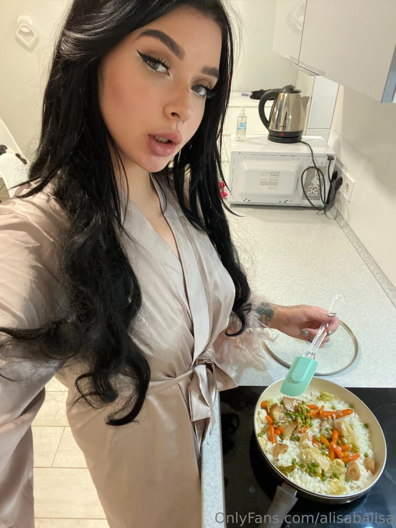 Can you handle a luxurious woman ruling the kitchen curious to see if 
