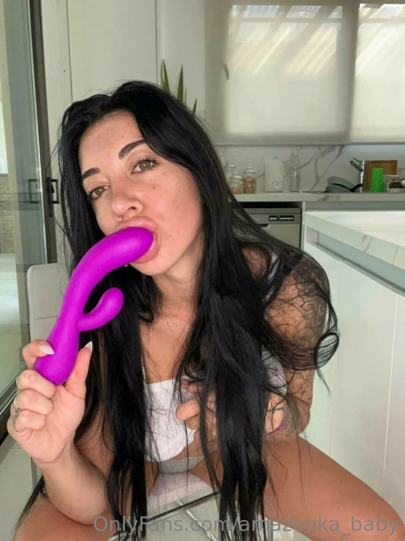 Baby go to my private messages and we ll have fun with you 