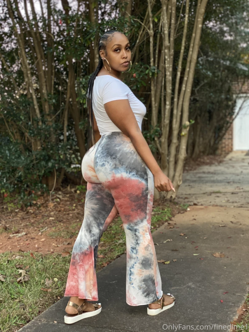 Ass phatter outside the pants 