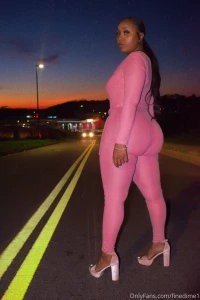 Ass phat but it looks better naked part 1