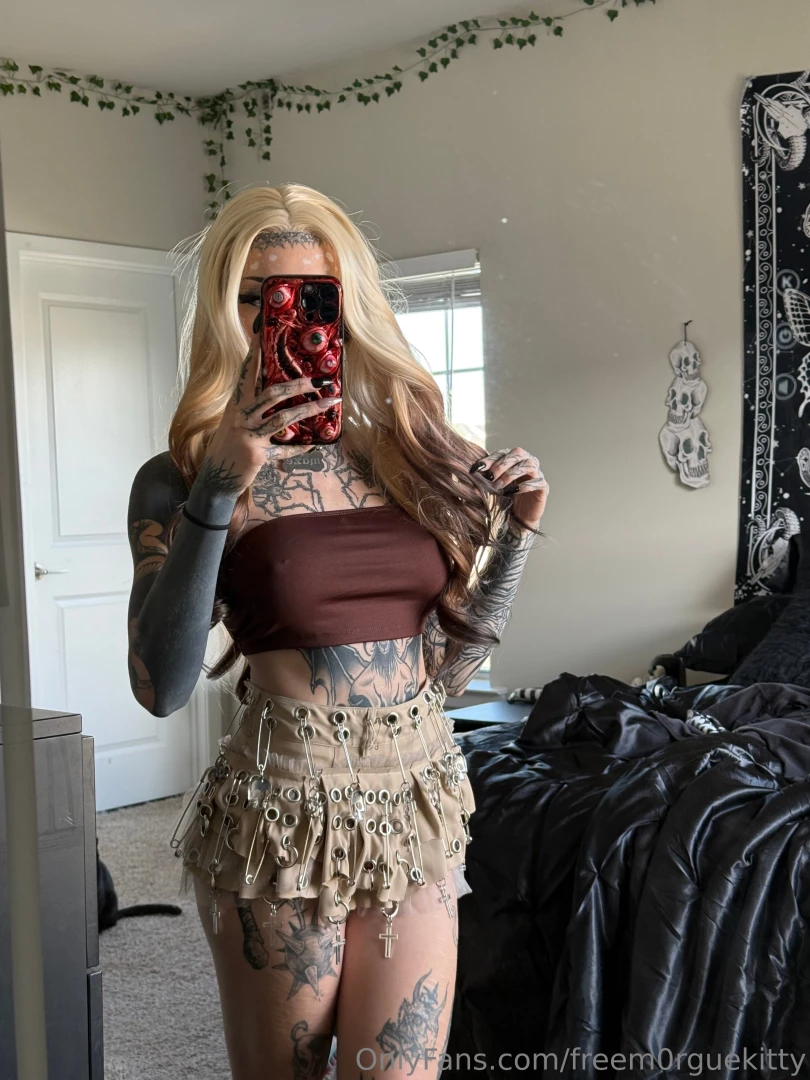 Super horny and wetttt come talk to me on m0rguekitty 