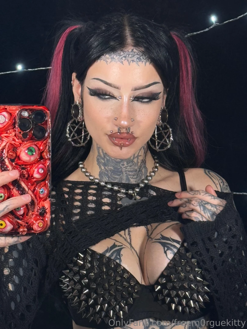 Nut on my pretty face or my tits main gt m0rguekitty 