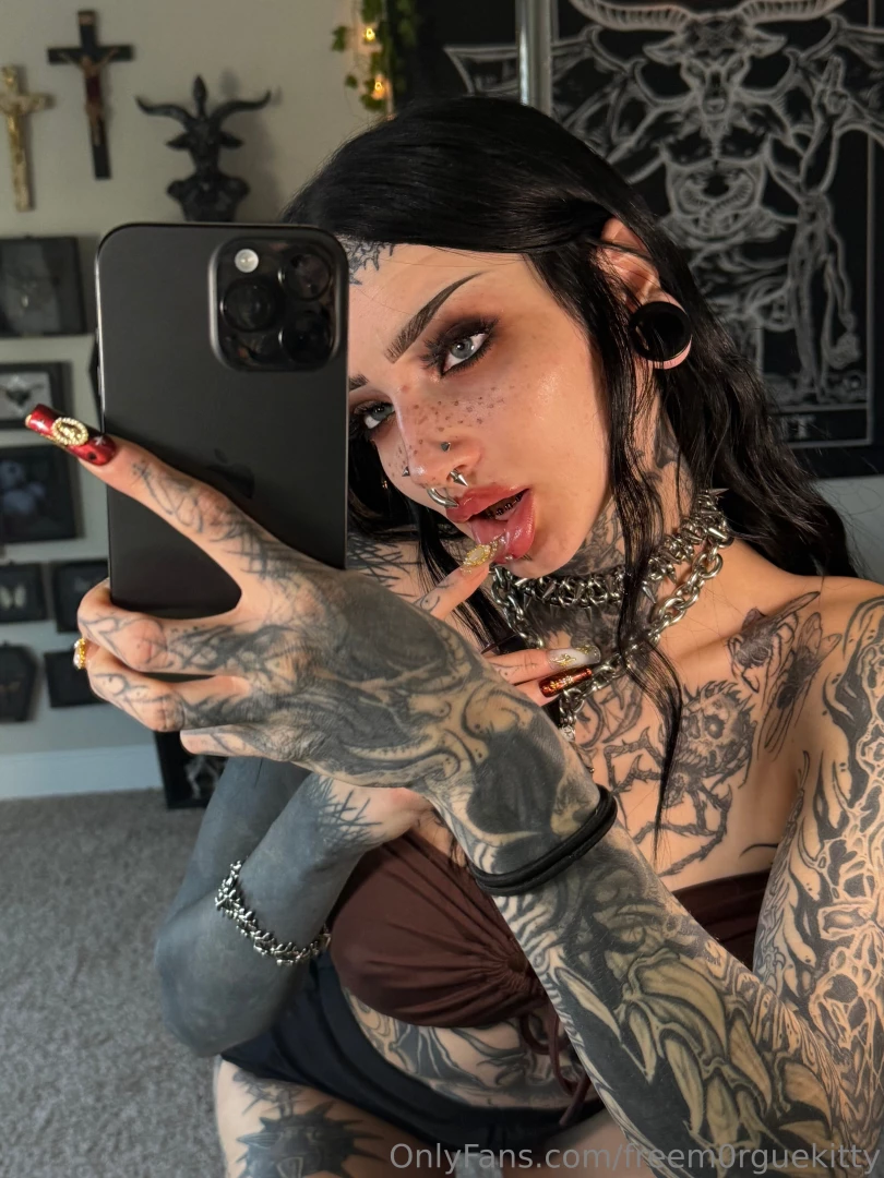 Do i have a pretty mouth watch me use it like a slut on m0rguekitty 