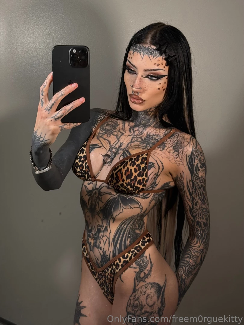 Ready to pounce on you m0rguekitty 