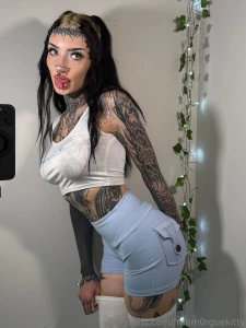 Cosplaying as a normie is it cute on me main m0rguekitty