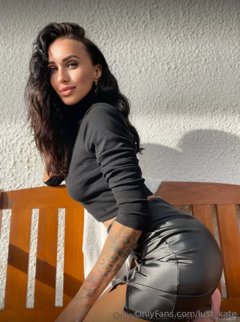 Ana_50shades is wet right now free subscription only now she wants to part 663 