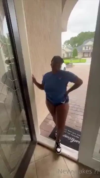 My first ever b b g train i was delivering pizza and the guy that came 