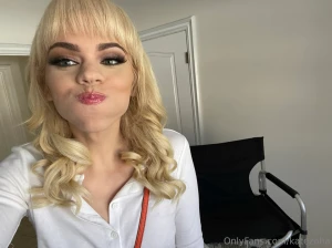 I am dying to tell u something - cum ask me in the dms