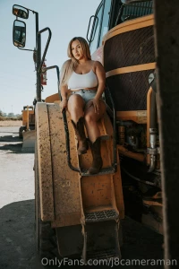 Lalunaayesol sat her dump trunk on a dump truck part 5