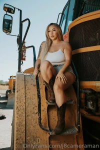 Lalunaayesol sat her dump trunk on a dump truck part 3