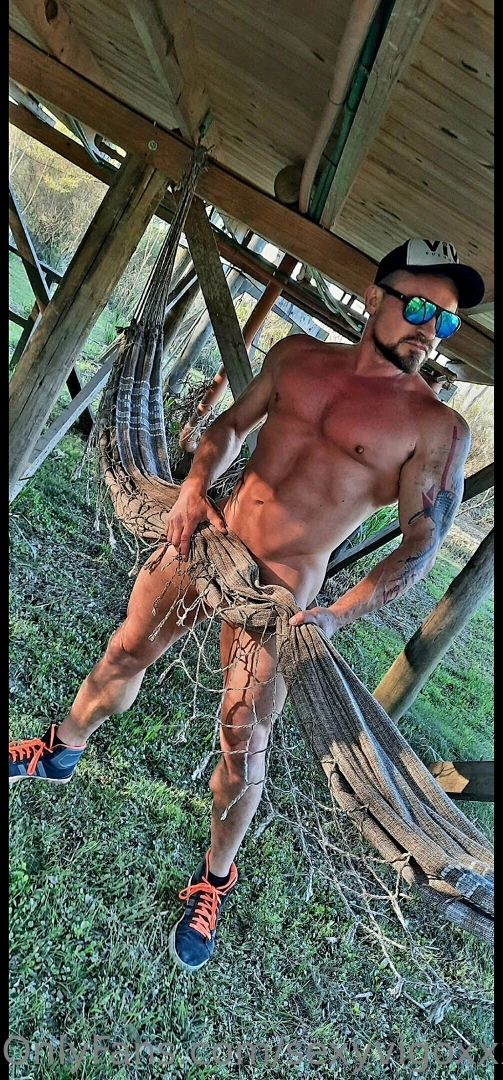 Hi babe have a nice day come with me and share all my xxx content 