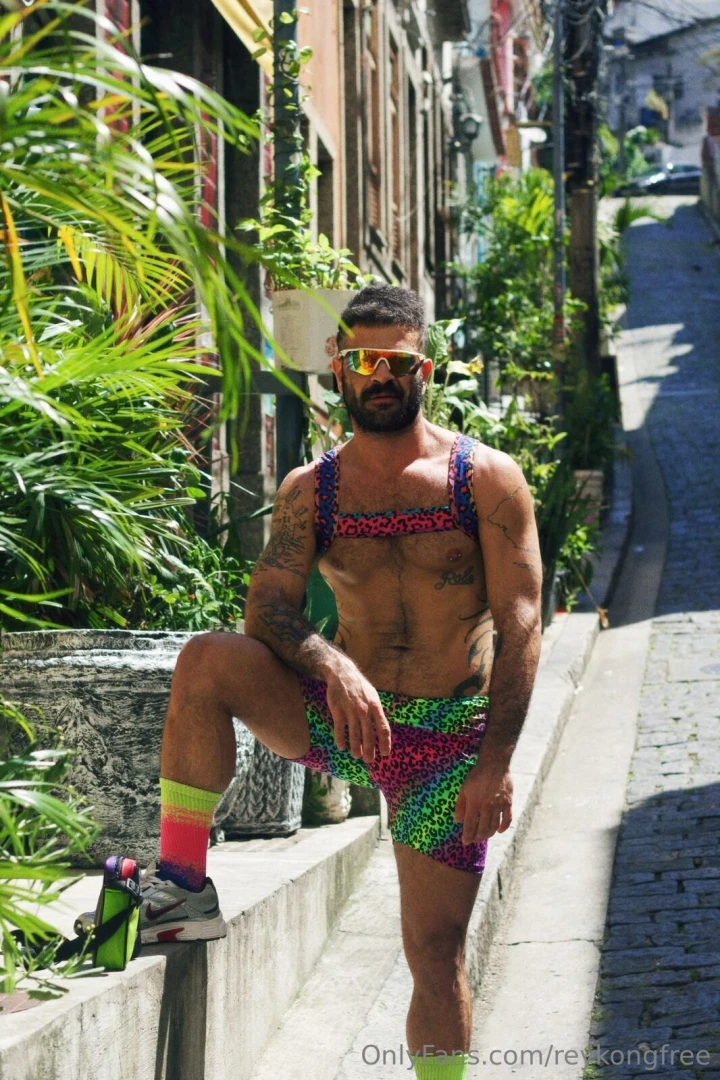 Fernando_brutto this is fernando_brutto a hot brazilian stud he s a part 7 