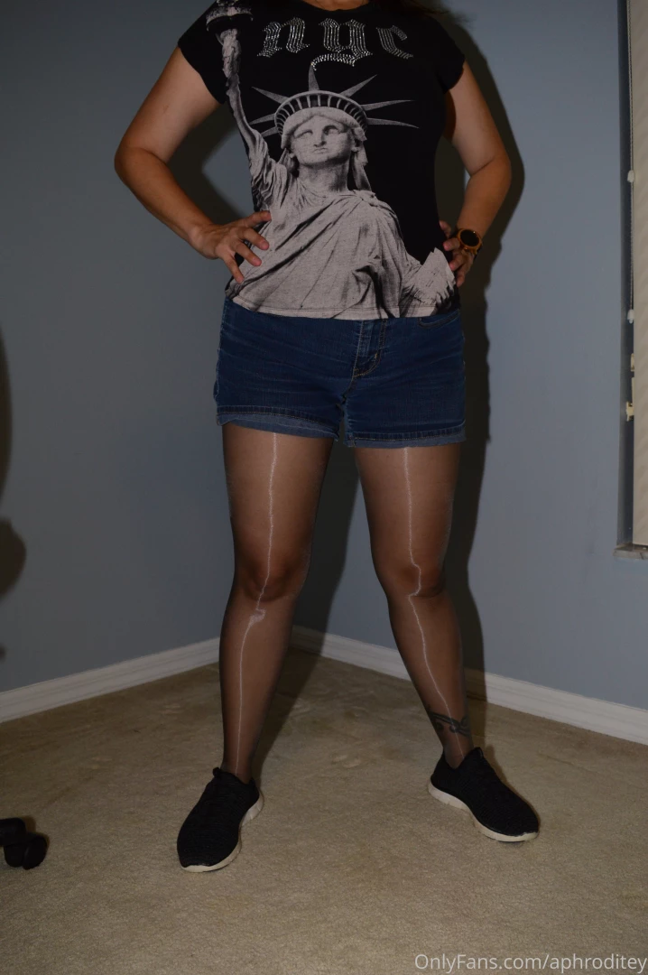 Had to snap some quality pics of my outfit for you all hope your week part 3 