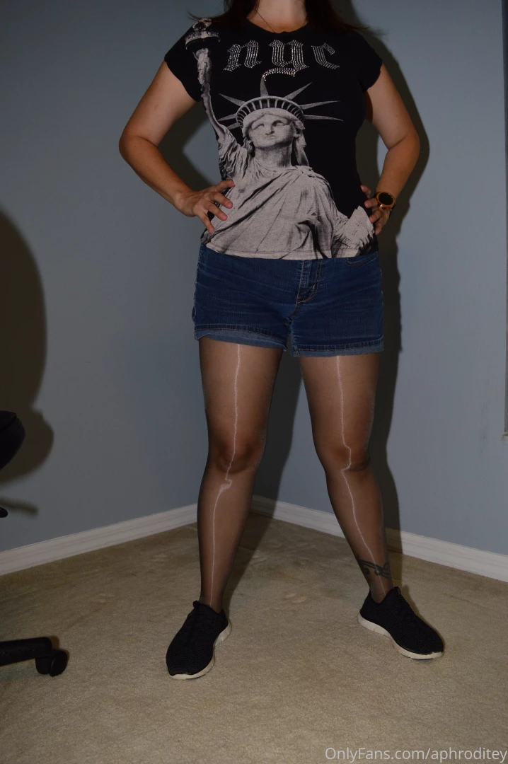 Had to snap some quality pics of my outfit for you all hope your week 
