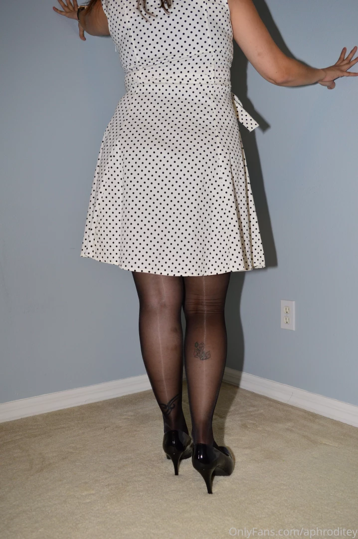 Finally the weekend is here black shiny pantyhose with one of my part 1 