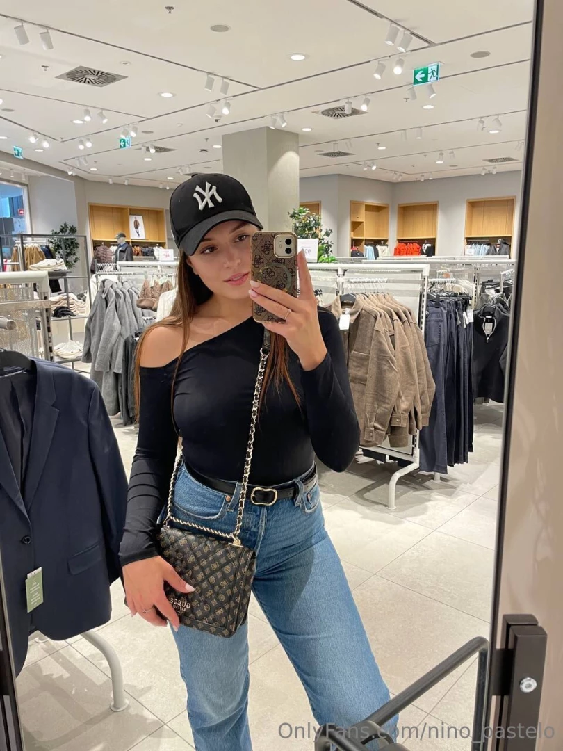 I love shopping and dressing up and of course i want to please you 