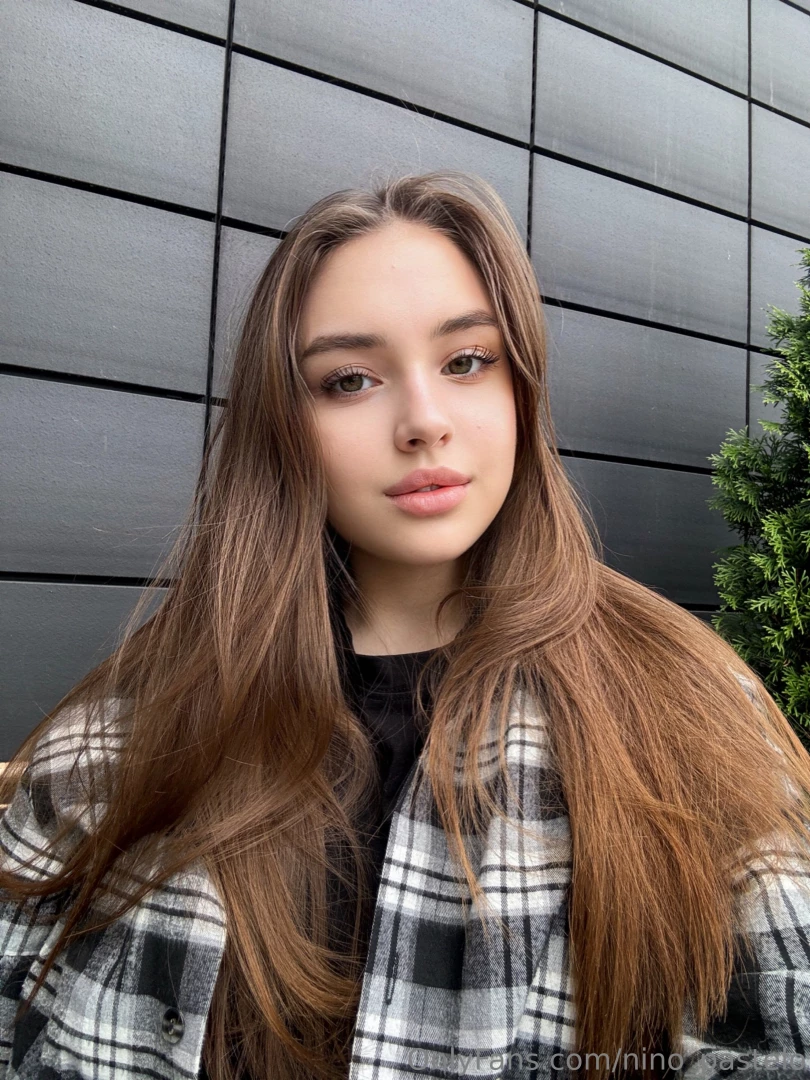 I was taking a walk and decided to take some selfies for you i want to 