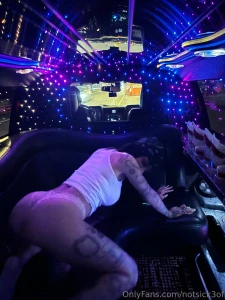 Msg me over on notsickof3xxx for pants off limo twerk vid