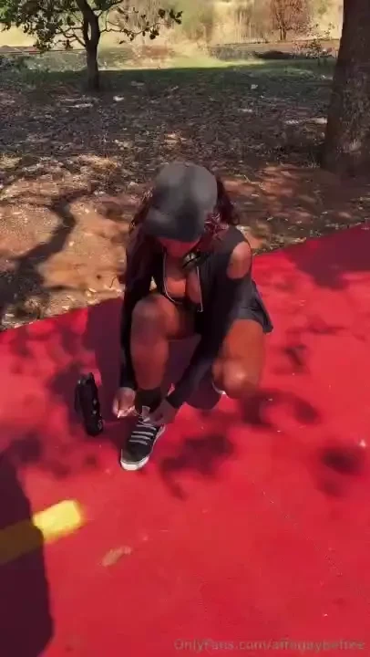 Hi mo do you like pink pussy like strawberry afrogaybe 